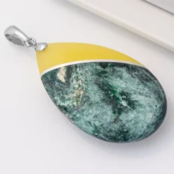 Edelstein-Silberanhänger