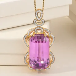 Patroke-Kunzit-Goldanhänger (AMAYANI)